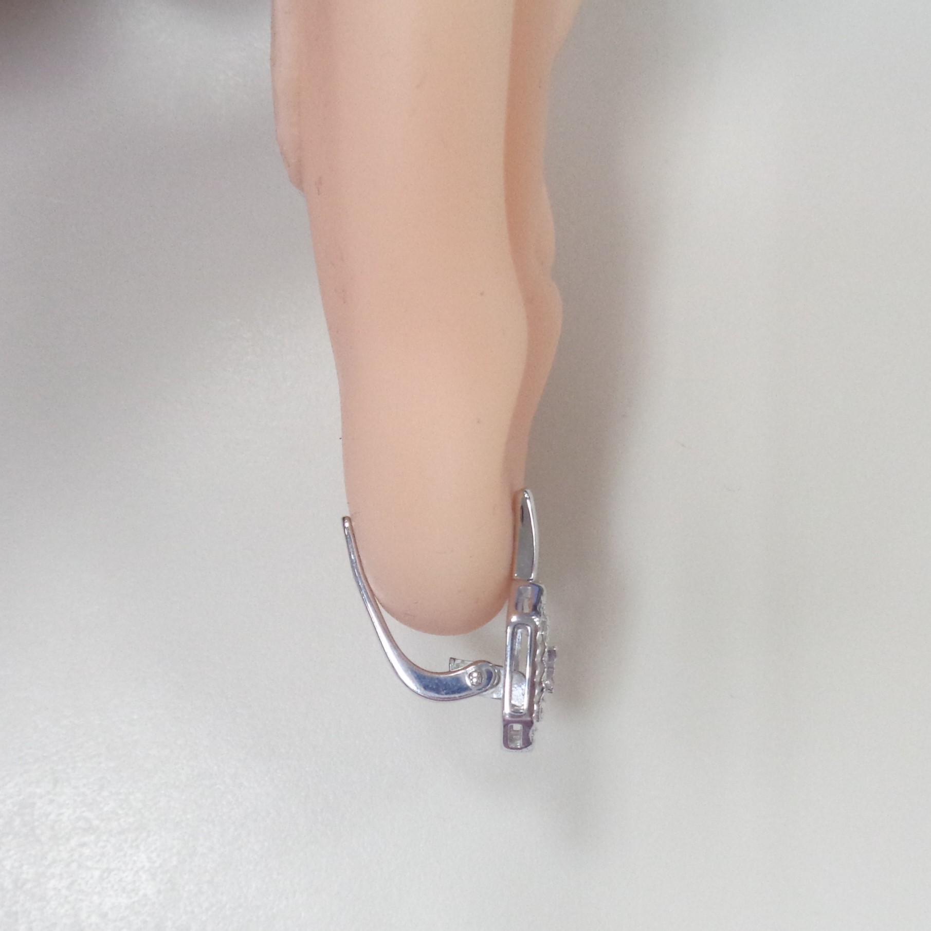 Серебряные серьги с бриллиантами